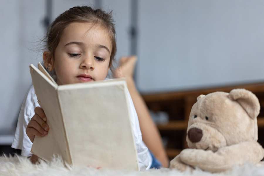 cute-little-girl-reads-book