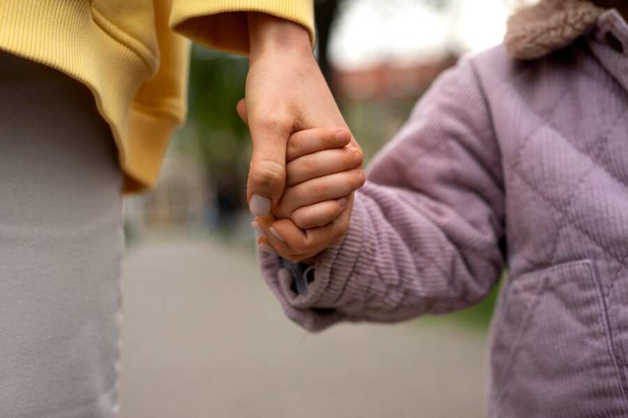 hands-holding-each-other-support