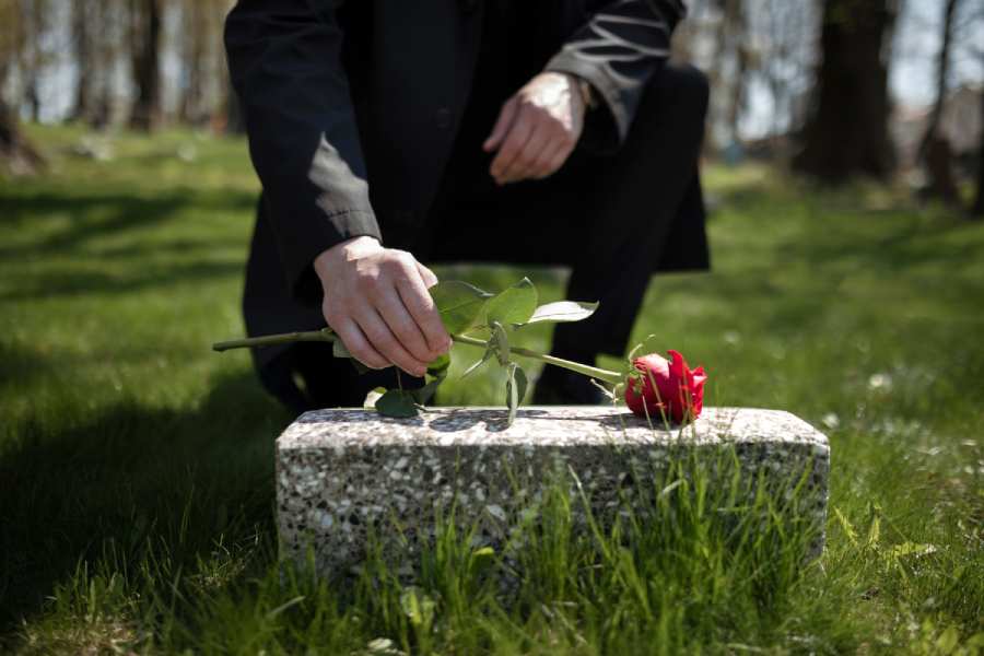man-bringing-rose-tombstone-cemetery man-bringing-rose-tombstone-cemetery